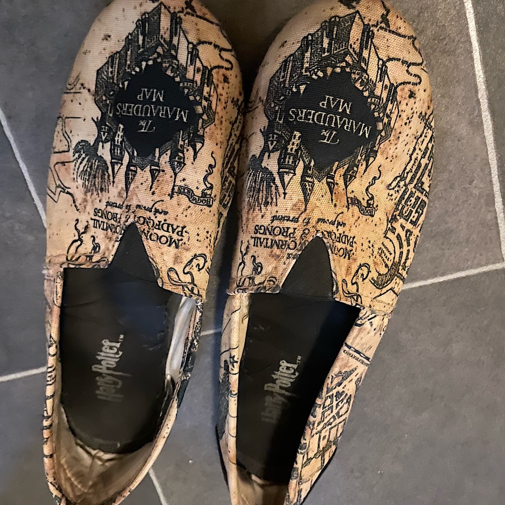 The shoe says it size large but I wear about 9.5.